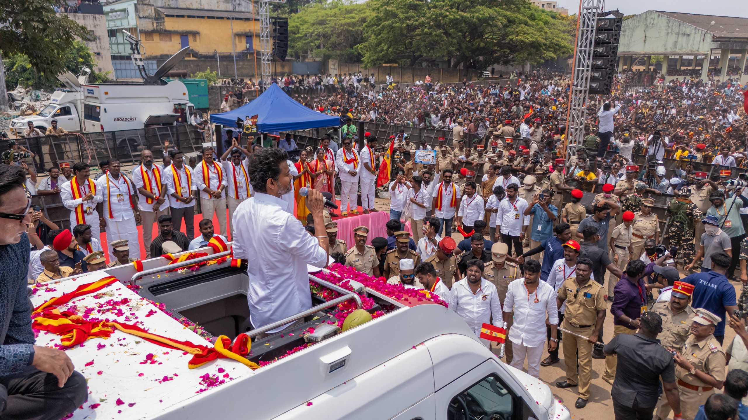  புதுச்சோிக்கு நூறு சதவிகிதம் போராடி மாநில அந்தஸ்து பெற்றுத்தருவோம்-தமிழக வெற்றி கழக தலைவர் விஜய் 